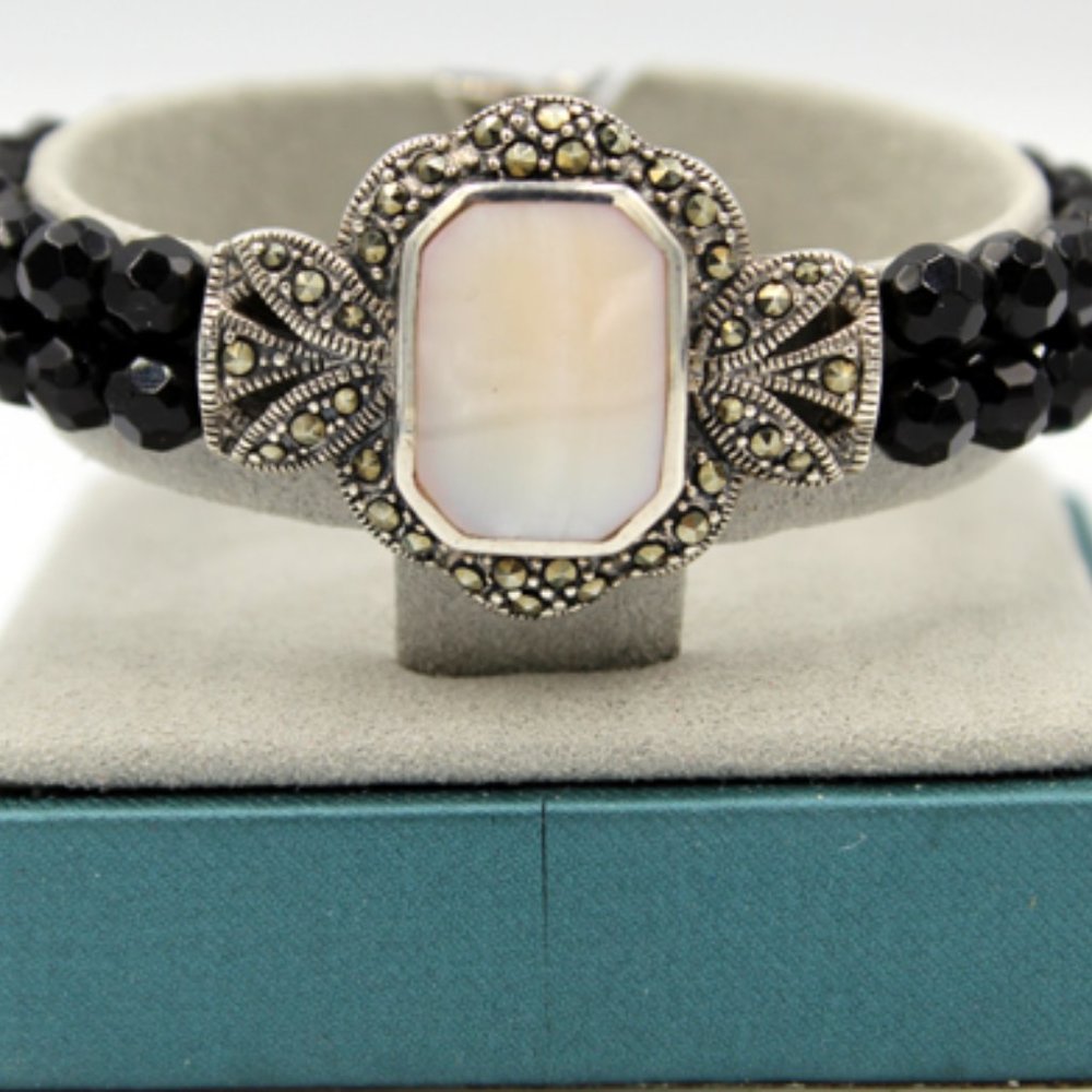MOTHER OF PEARL MARQUISATE ONYX BRACELET